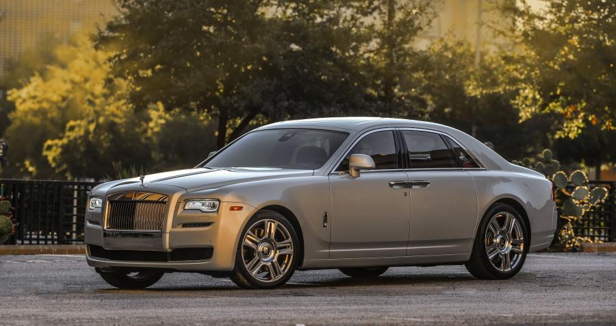  Rolls-Royce Ghost 2015 года  (US) (фото 17 из 29)